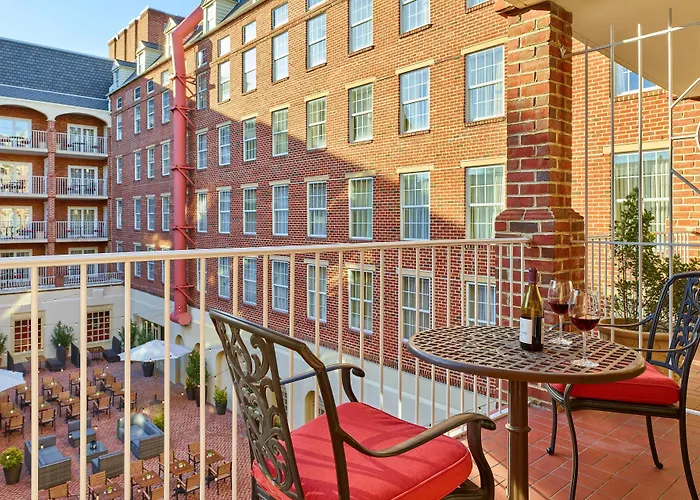 The Alexandrian Old Town Alexandria, Autograph Collection